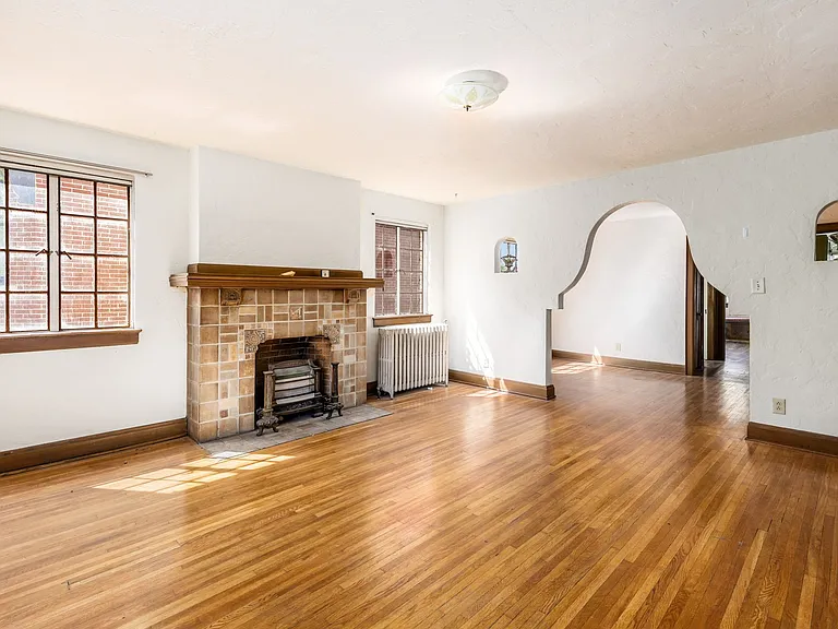 306 King Ave — Photo 1