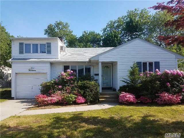 1st image of 14 Gainsboro Ln