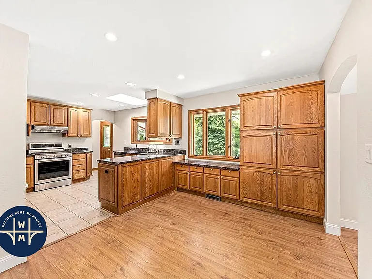 12400 Elmhurst Pkwy — Photo 9