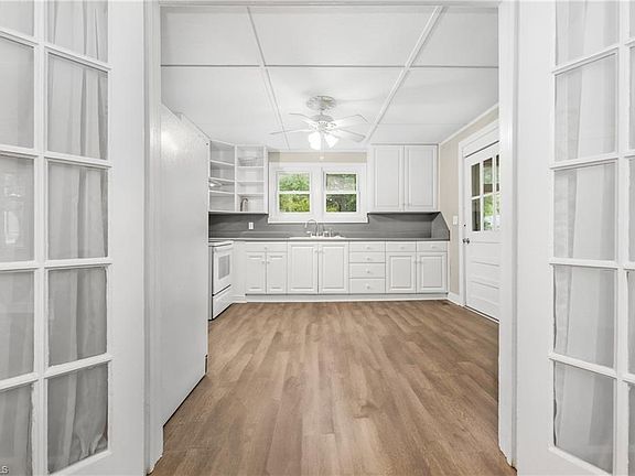 5th image of 808 Georgia Ave