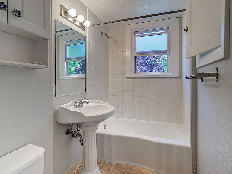 2110 NW Flanders St — Photo 41