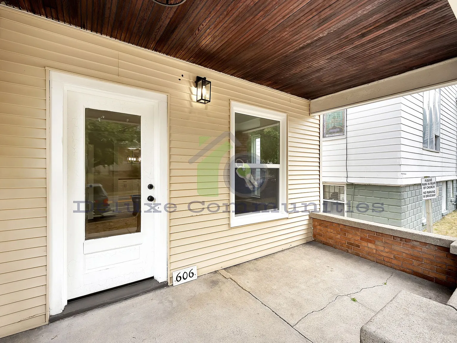606 Lafayette Ave NE — Photo 3