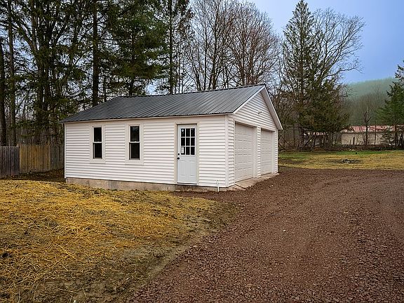 5th image of 121 Ben Titus Rd