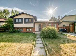 179 NE Deer Ridge Way SE, Calgary, AB T2J 5Y8