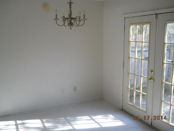 4th image of 520 Myrtlewood Cir