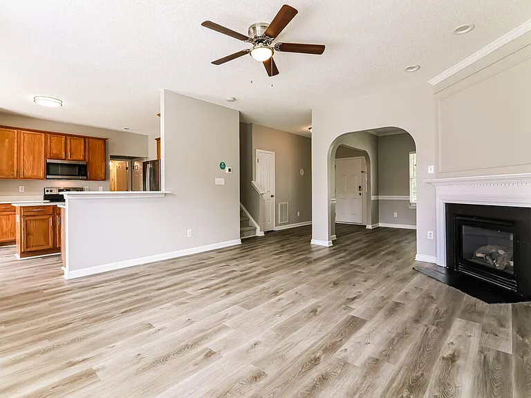 5716 Enoree Ln — Photo 4