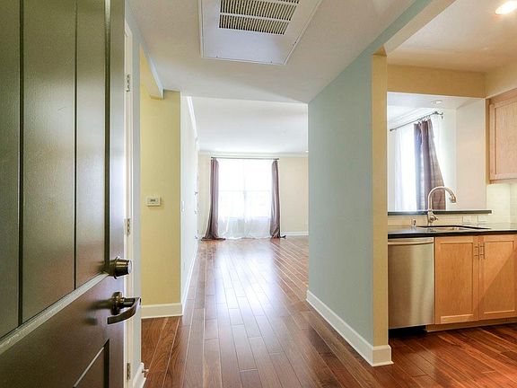 4th image of 1001 Laurel St Unit 301