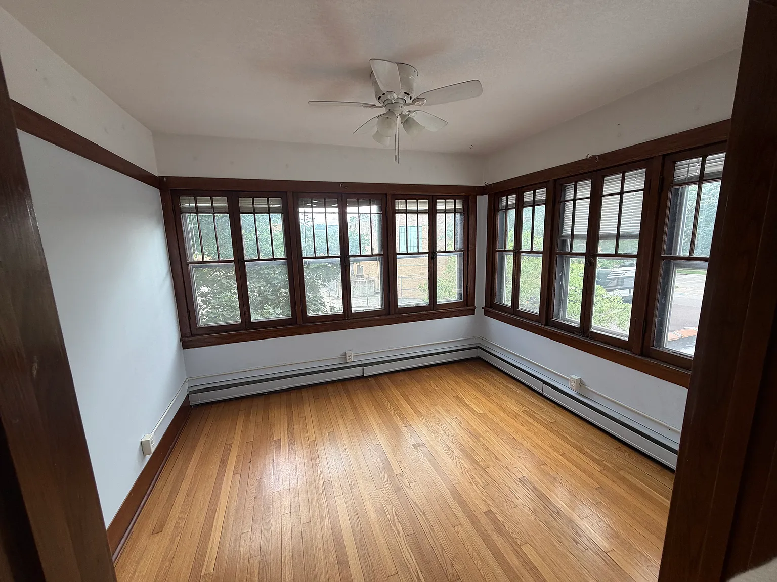 3 bed, 800 sqft, $1,425 — Photo 4
