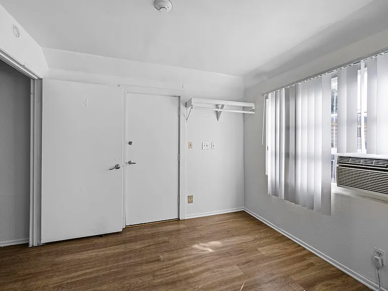 2335 Portland St — Photo 22