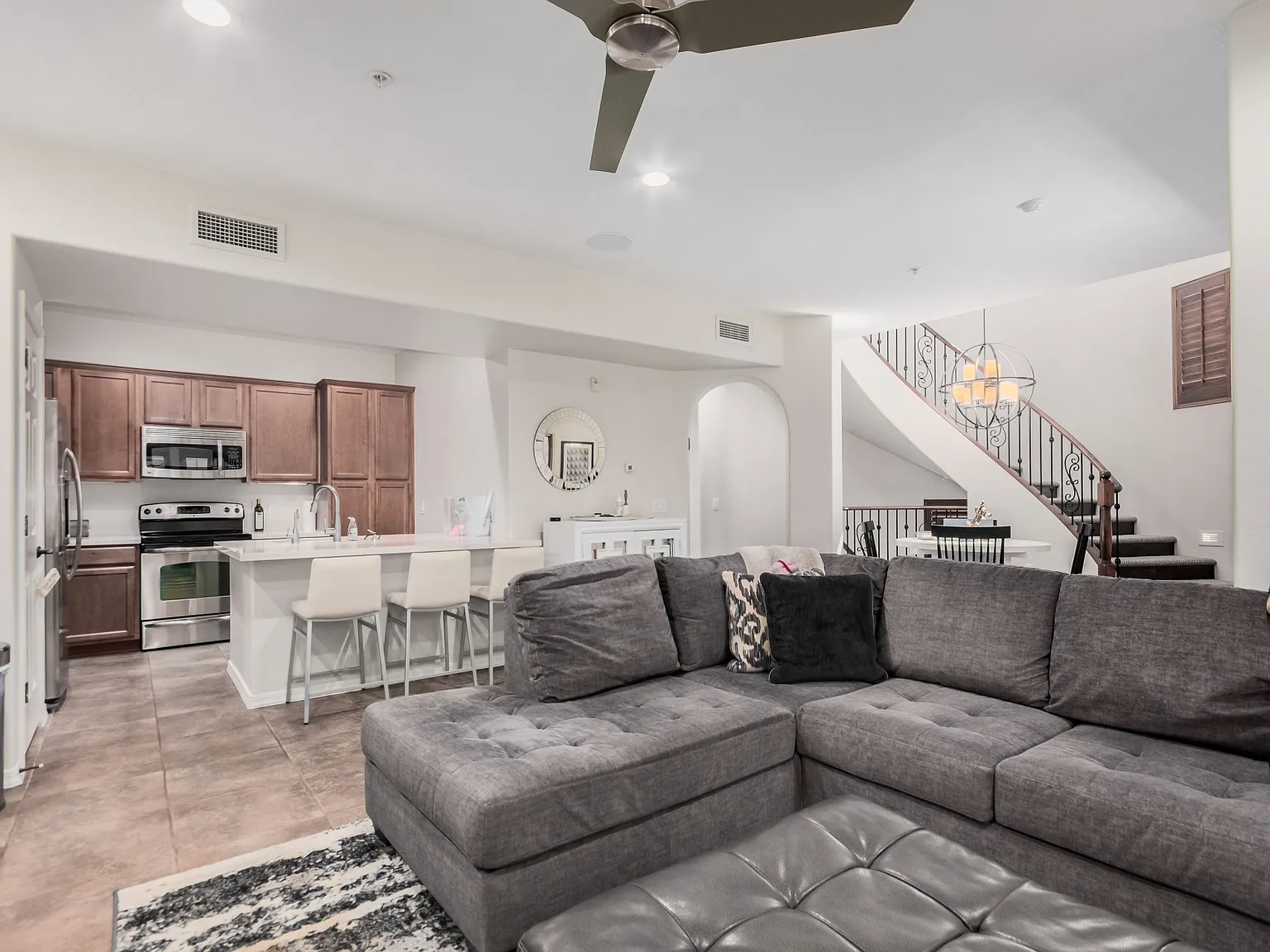 2 bed, 1589 sqft, $2,700 — Photo 3