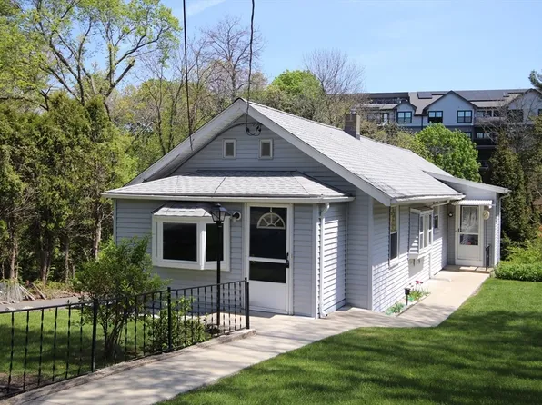 25 Wonderland Ave, Saugus, MA 01906