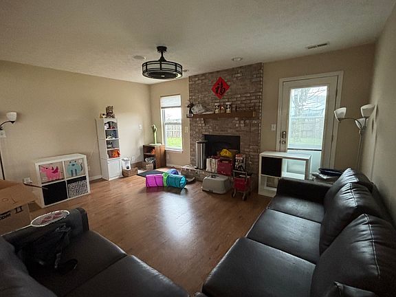 3rd image of 4631 Elijah St