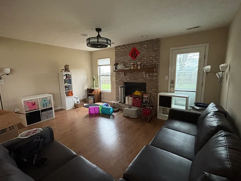 4631 Elijah St — Photo 3