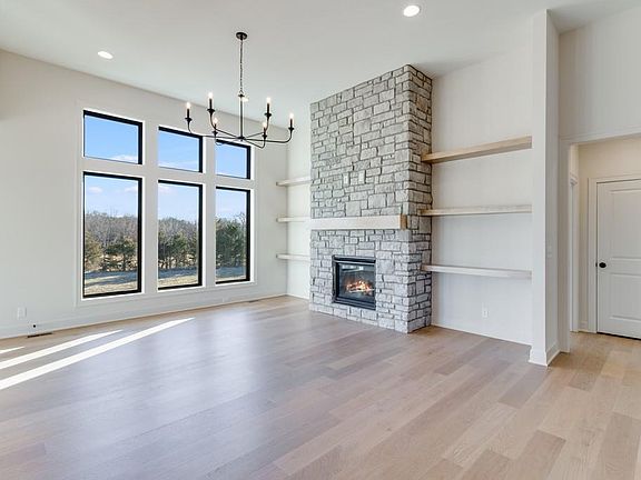 3rd image of 1839 Woodward Cir
