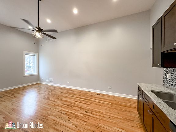 2nd image of 1929 W Montrose Ave #1S-A
