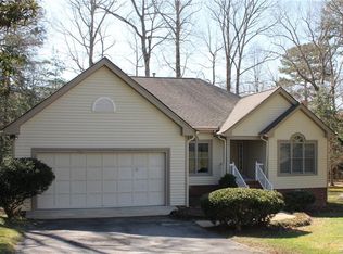 6005 Hidden Arbor Pl, Chester, VA 23831