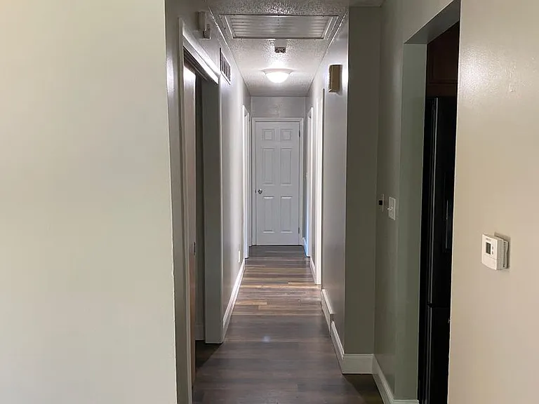 883 Roanoke Dr — Photo 18