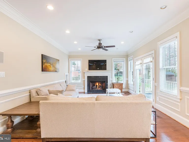 2138 Patrick Henry Dr — Photo 15