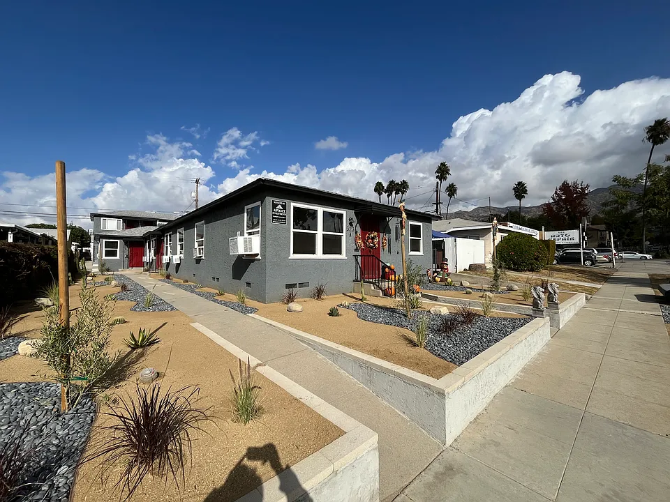 323 E Valencia Ave #B