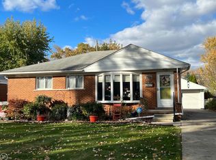 21549 Lakebreeze St, Saint Clair Shores, MI