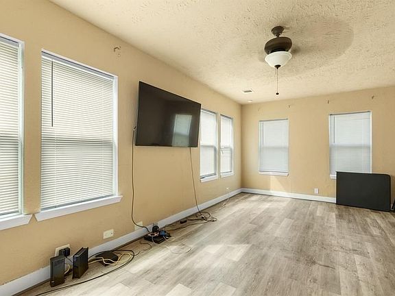 4th image of 1214 W 6th St