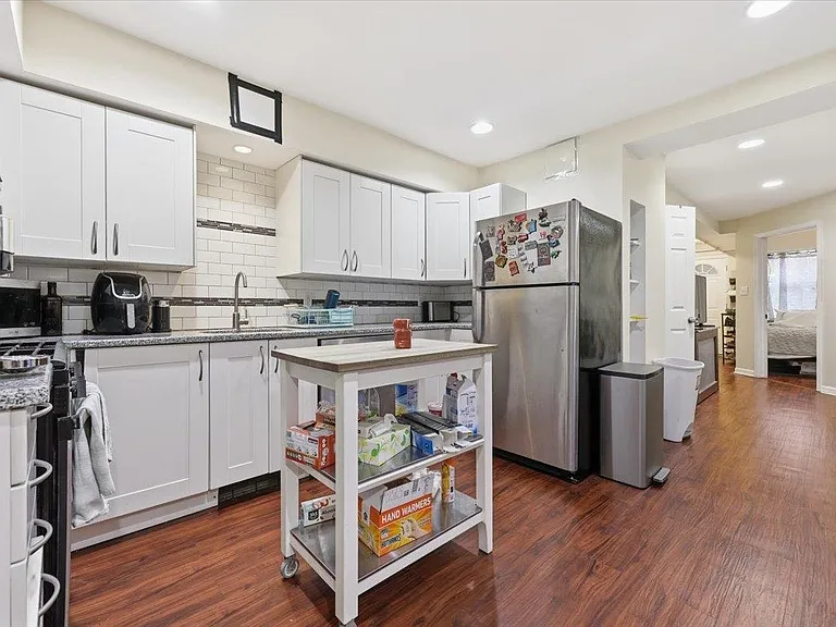 39 Waverly St #1 — Photo 9