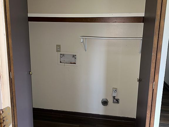 5th image of 1650 Edgewood Dr