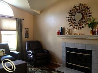 5th image of 594 Thornhill Ct