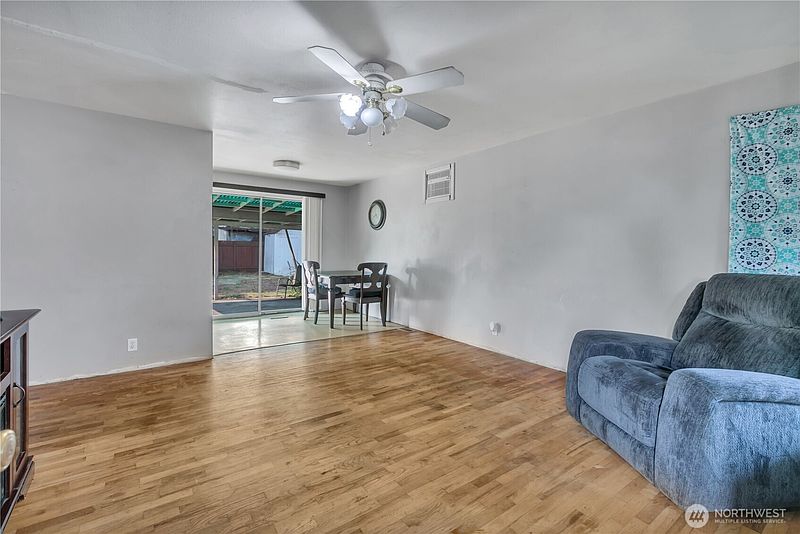 5th image of 608 24th Street SE