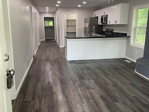 4th image of 259 1st Ave N