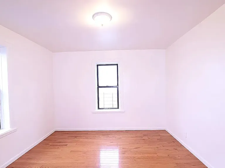 102-45 Corona Ave #R3D — Photo 2