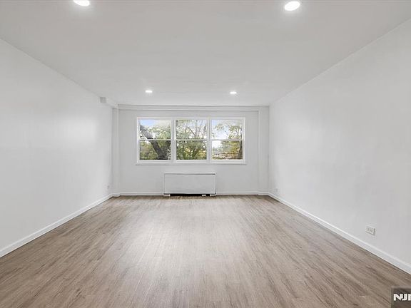 2nd image of 39 E 39th St APT 2J