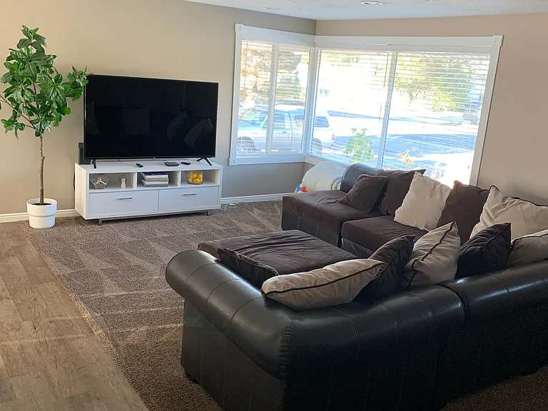 9902 S Sego Lily Dr E — Photo 3