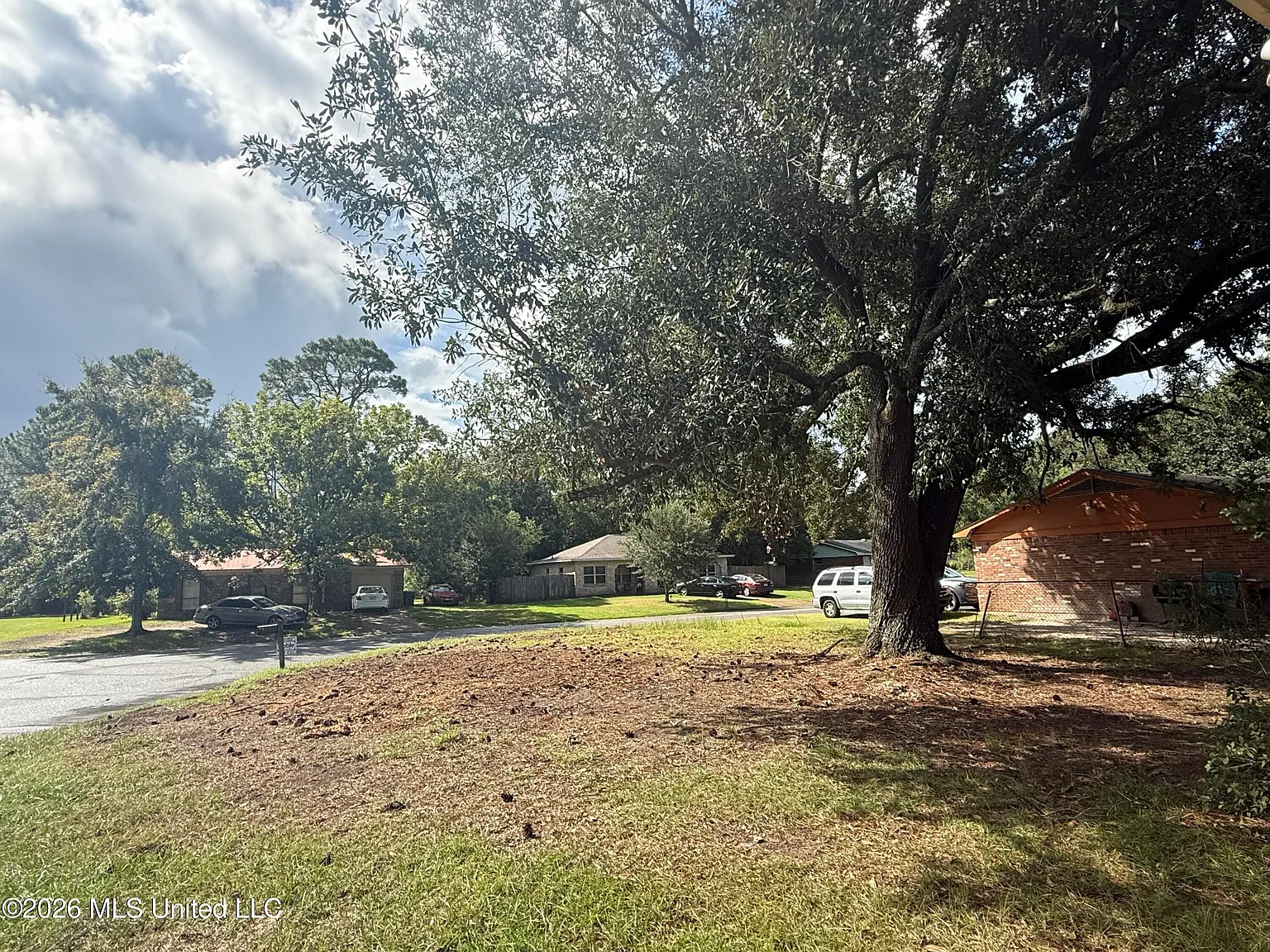 3 bed, 1.5 bath, 1350 sqft, $1,350 — Photo 2
