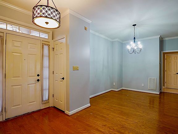 3rd image of 1205 Ivy Brook Cir