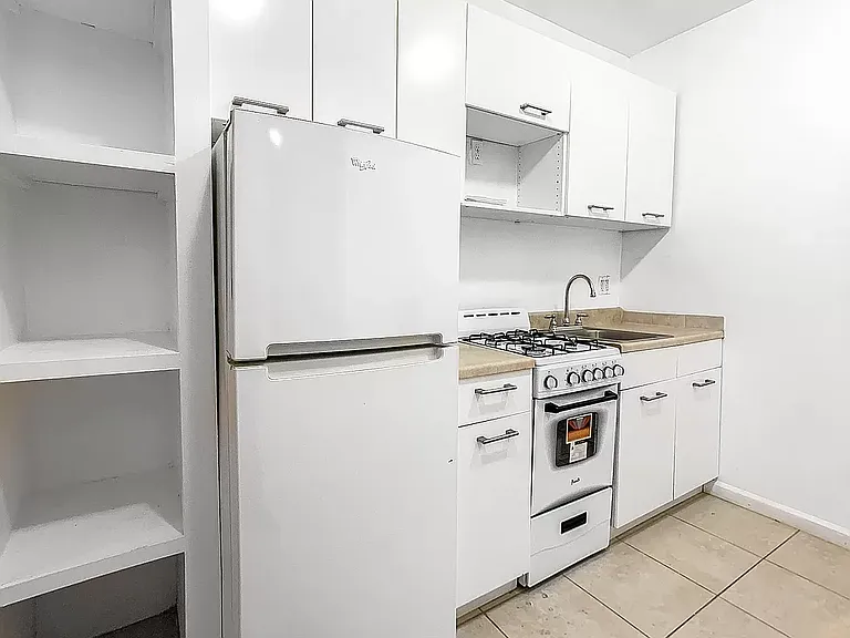 249 E 77th St #2FW — Photo 3