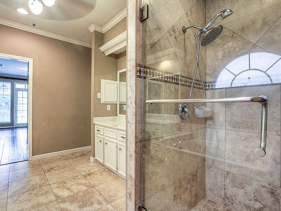 3rd image of 3026 Willow Terrace Dr