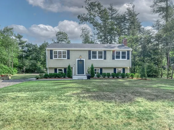 23 Great Meadow Dr, Carver, MA 02330