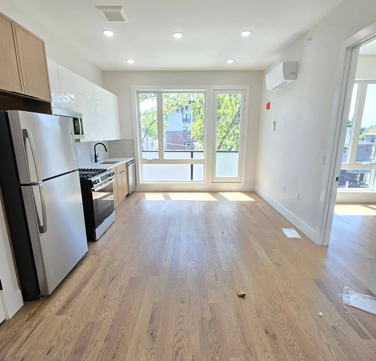 2 bed, 800 sqft, $2,400 — Photo 3