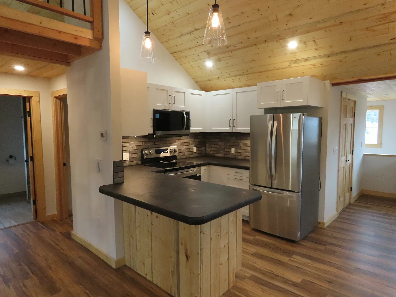 4 bed, 1600 sqft, $3,500 — Photo 4