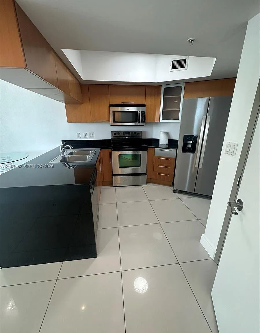 Opera Tower Condo — Photo 4