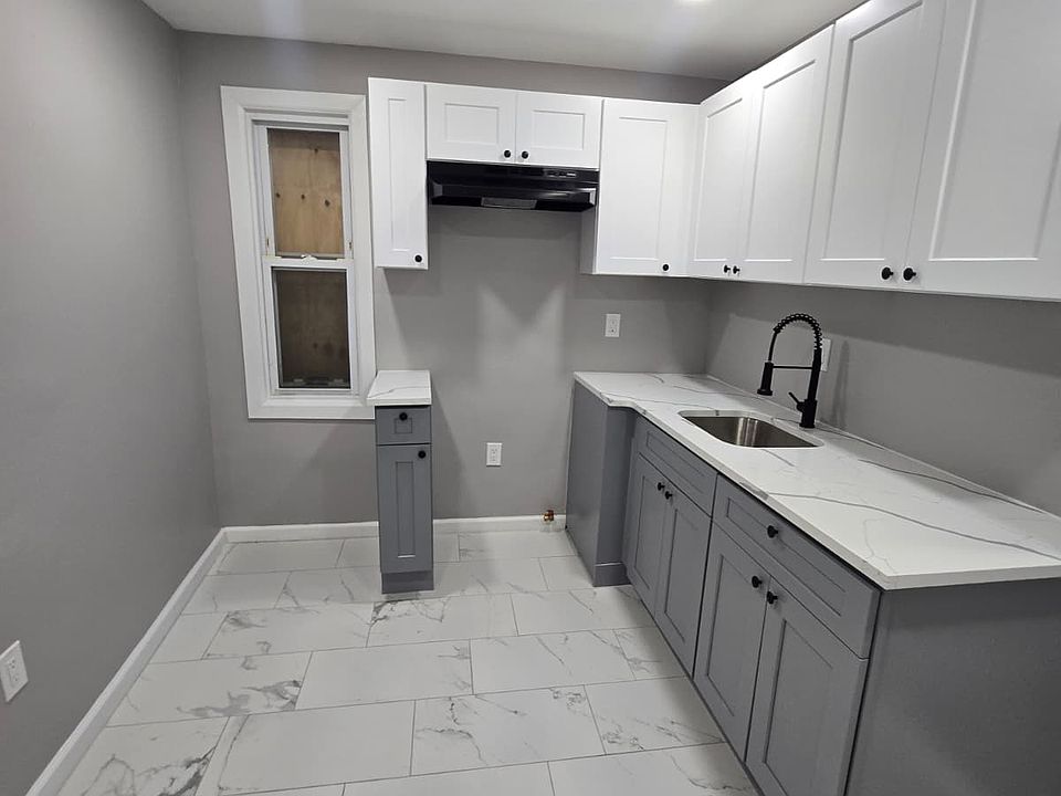1st image of 125-127 Redwood Ave #1C