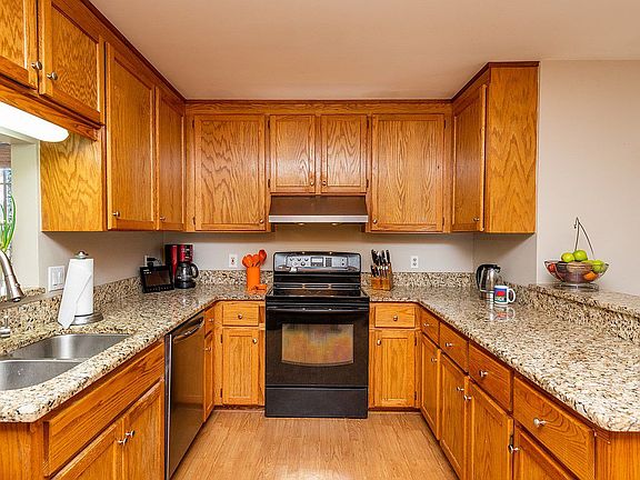 5th image of 1121 Penselwood Dr