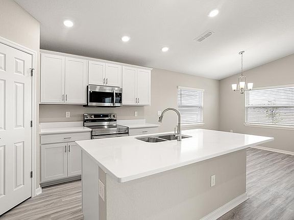 A wide variety of cabinets and design features are available, from clean and elegant white... - Soph