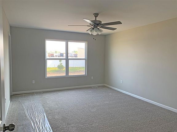 3rd image of 517 Somerset Dr