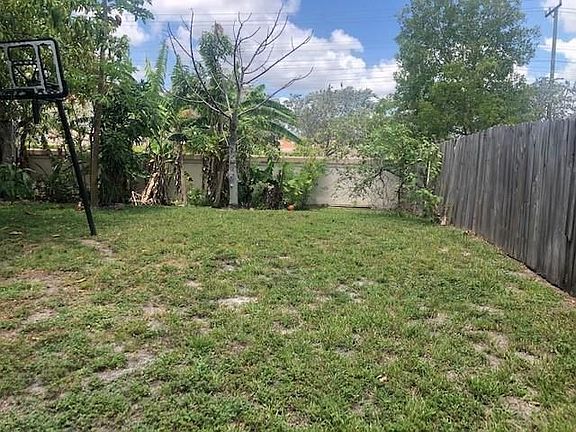 3rd image of 3227 W Buena Vista Dr