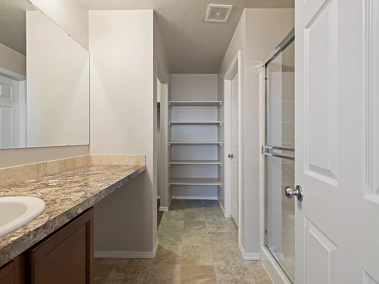 1102 E Rutherglen St — Photo 20