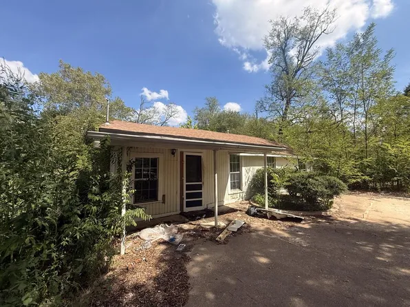 320 Benbrook Dr, Palestine, TX 75801