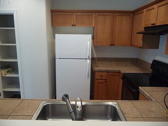 4th image of 1292 SE Roundelay St