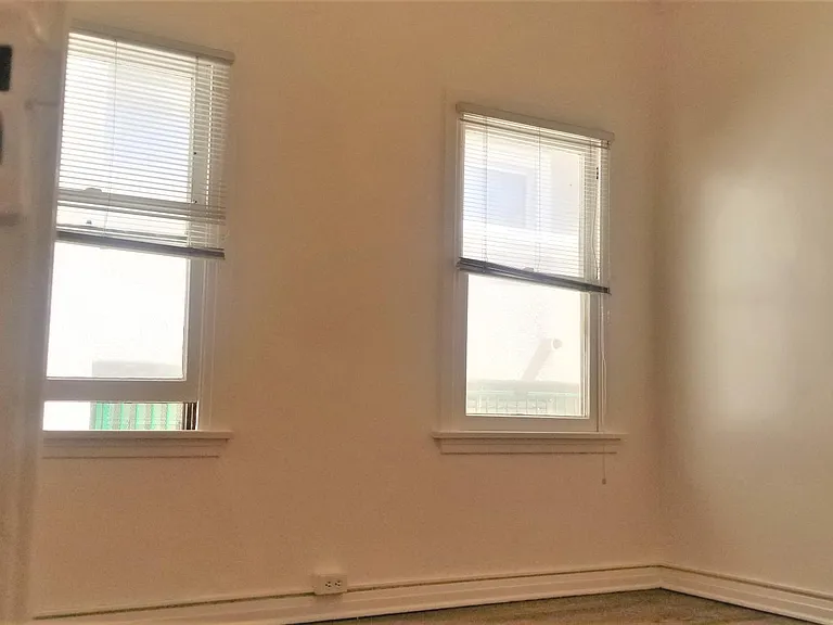 2 WINDOWS GIVE THE ROOM LOTS OF NATURAL LIGHT